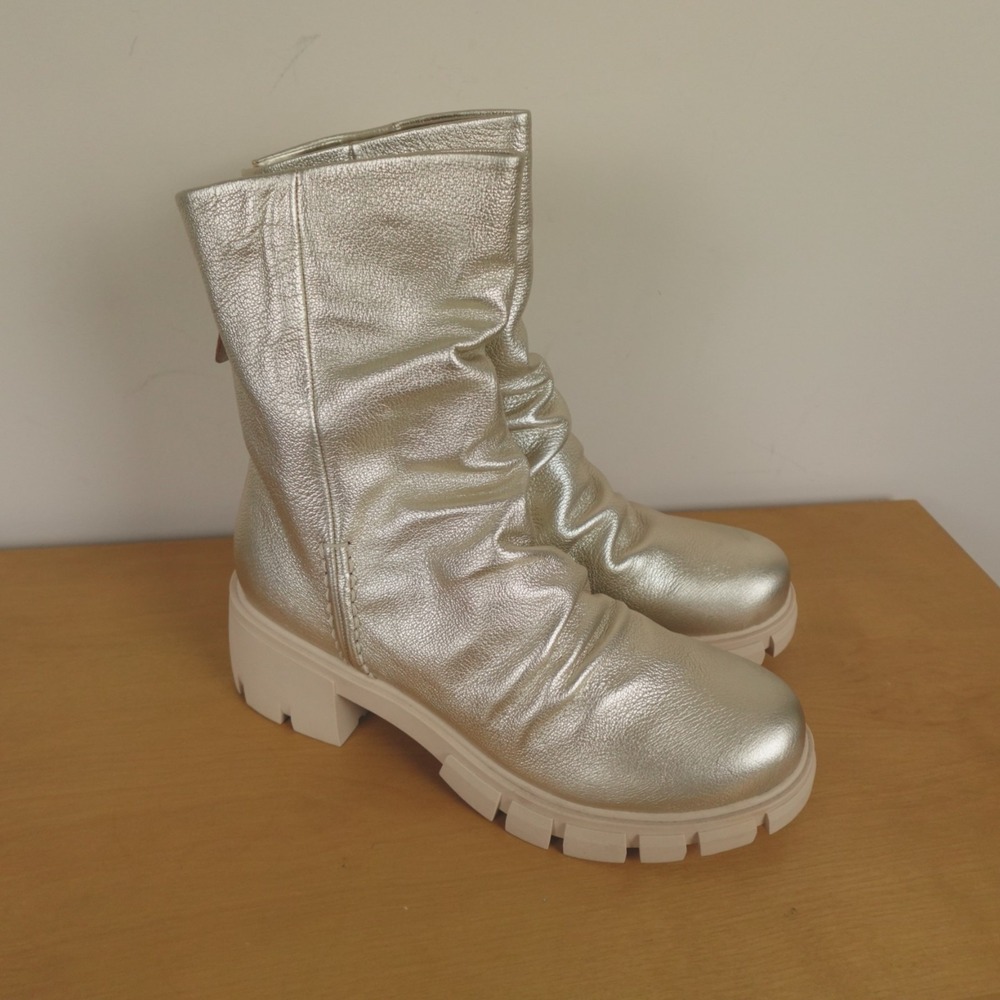 Naked Feet‎ Boots Protocol